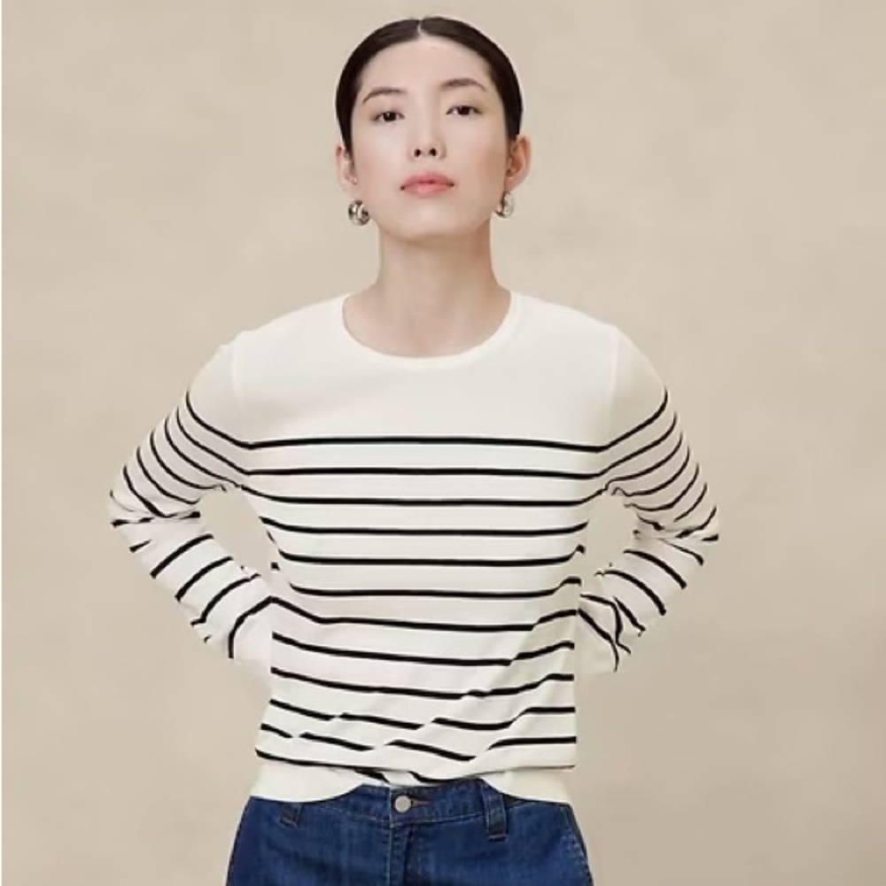 Banana Republic Factory Blue and White Fitted Ribbed Crew Neck Sweater